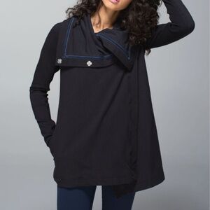 Lululemon Savasana Wrap in Black (Size 4)